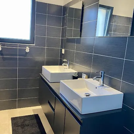 3 Chambres Avec Piscine Proche Des Piscines Naturelles Du Cavu Willa *